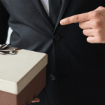 Luxury Corporate Gifts vs Budget Gifts: What Works Better?